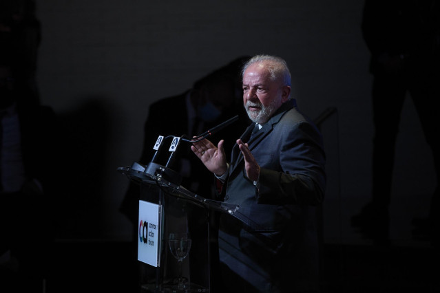 El expresidente de Brasil Luiz Inázio Lula da Silva participa en el Seminario 'Cooperación multilateral y recuperación regional post-Covid19', en la Casa América, a 18 de noviembre de 2021, en Madrid (España).