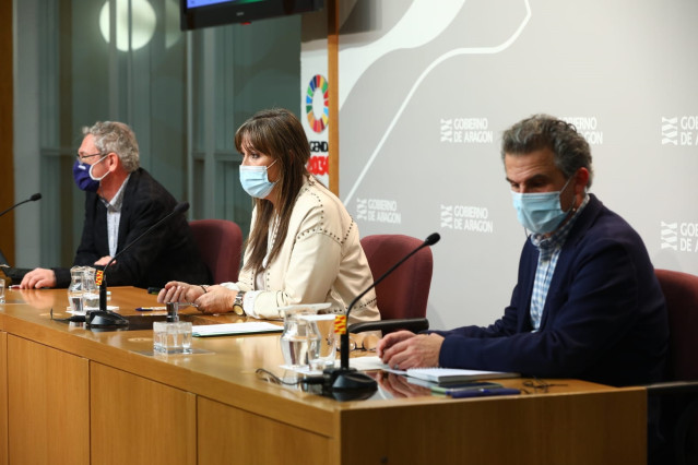 Rueda de prensa del director general de Asistencia Sanitaria, José María Abad, la consejera de Sanidad, Sira Repollés, y el director general de Salud Pública, Francisco Javier Falo.