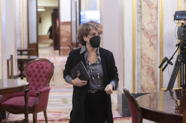 La vicepresidenta tercera del Congreso de los Diputados, Gloria Elizo, se dirige a una reunión de la Mesa del Congreso de los Diputados, en el Salón de Ministros, a 3 de noviembre de 2021, en Madrid, (España).