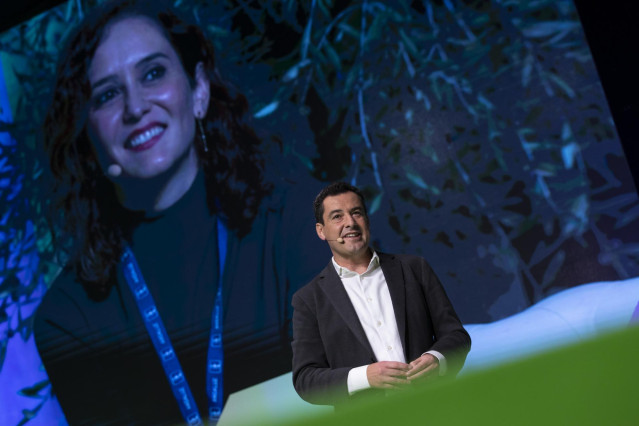El presidente de la comunidad de Andalucía, Juanma Moreno, en su intervención en el XVI Congreso Autonómico del PP Andaluz que se desarrollará este fin de semana en el Palacio de Congreso de Granada bajo el lema 'Andalucía, el cambio funciona'