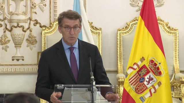 El presidente de la Xunta, Alberto Núñez Feijóo, comparece junto con el presidente de Ceuta, Juan Vivas.