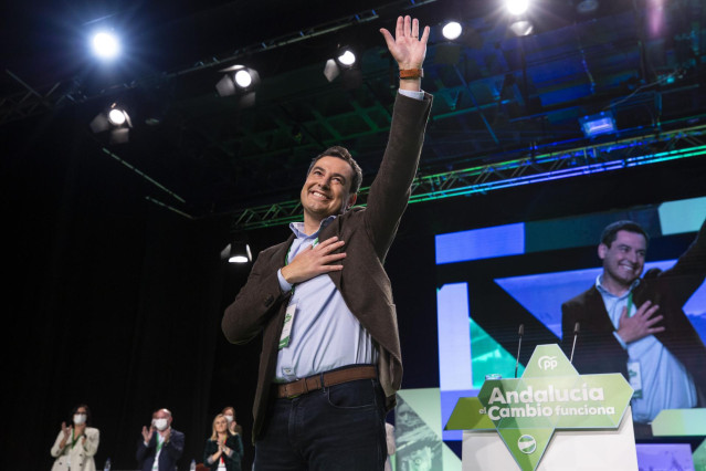 El presidente de la Junta de Andalucía, Juanma Moreno, durante su intervención en el XVI Congreso Autonómico del PP Andaluz
