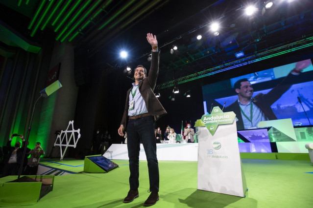 El presidente de la Junta de Andalucía, Juanma Moreno, durante su intervención en el XVI Congreso Autonómico del PP Andaluz