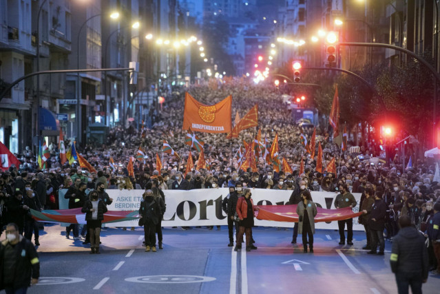 Miles de personas participan en una manifestación a favor de la independencia del País Vasco, a 19 de noviembre de 2021, en Bilbao, Euskadi (España).
