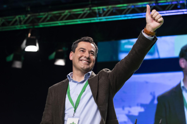 El presidente de la Junta y del PP andaluz, Juanma Moreno, en el XVI Congreso Autonómico del PP Andaluz que se está celebrando en el Palacio de Congresos de Granada (archivo).