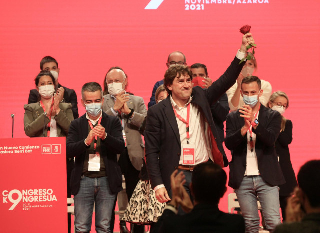 El nuevo secretario general del PSE-EE, Eneko Andueza, en la segunda jornada del IX Congreso del PSE-EE, en el Palacio Euskalduna de Bilbao