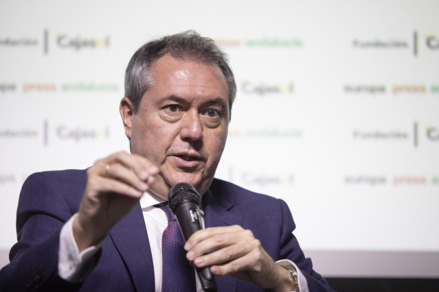 El secretario general del PSOE-A, Juan Espadas, en una foto de archivo en un encuentro informativo de Europa Press.