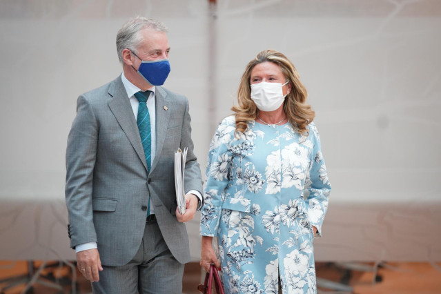 Archivo - La consejera de Salud del Departamento vasco, Gotzone Sagardui, y el Lehendakari, Iñigo Urkullu