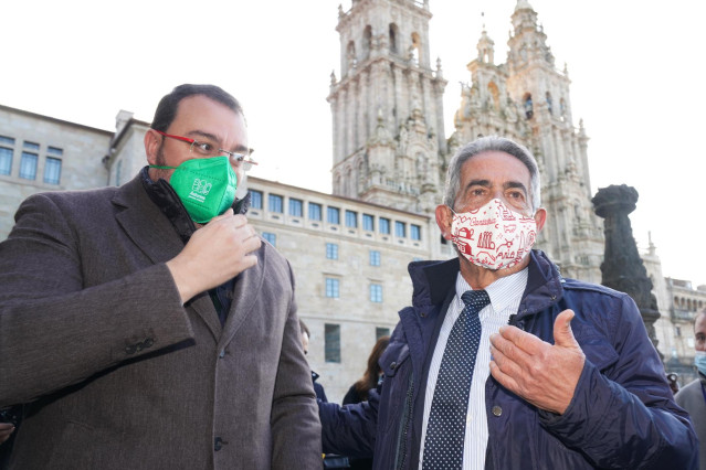 Los presidentes de Asturias, Adrián Barbón, y Cantabria, Miguel Ángel Revilla, a su llegada al foro