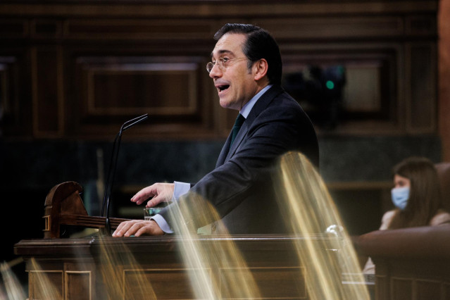 El ministro de Asuntos Exteriores, Unión Europea y Cooperación, José Manuel Albares, interviene en en una sesión plenaria en el Congreso de los Diputados