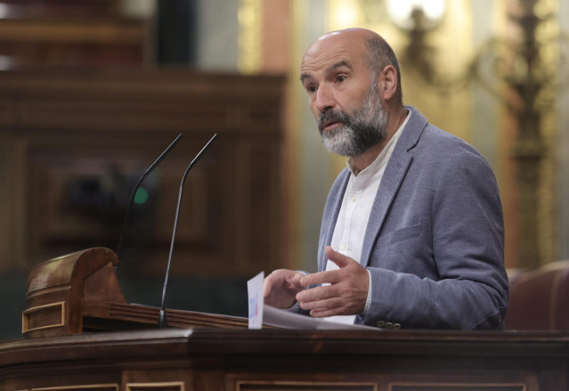 Archivo - El diputado del BNG en el Congreso, Néstor Rego, interviene en una sesión de control al Gobierno en el Congreso