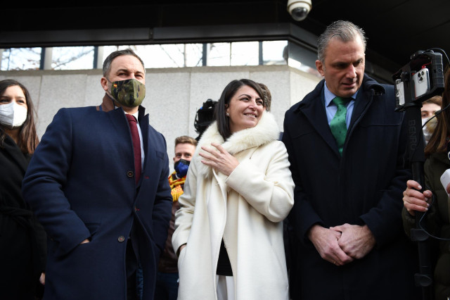 El líder de Vox, Santiago Abascal; la secretaria general de Vox en el Congreso, Macarena Olona y el secretario general del partido, Javier Ortega Smith, en la concentración contra la reforma de la ‘Ley Mordaza’ frente a la Delegación del Gobierno
