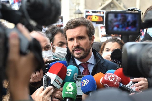 El presidente del PP, Pablo Casado, ofrece declaraciones a los medios, durante una concentración contra la reforma de la ‘Ley Mordaza’, frente a la Delegación del Gobierno, a 24 de noviembre de 2021, en Madrid, (España).