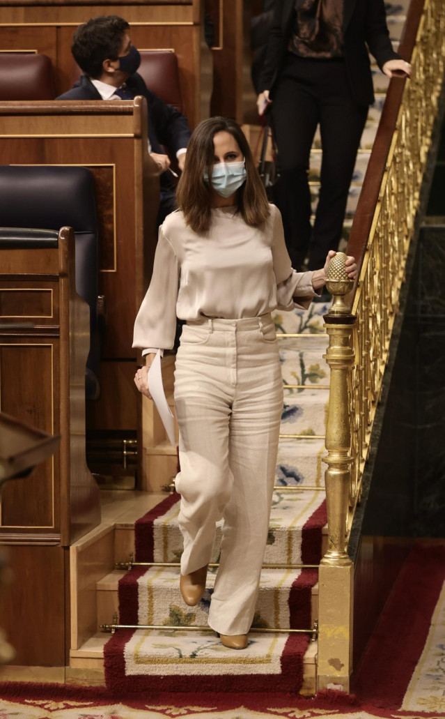 La ministra de Derechos Sociales, Ione Belarra, en una sesión plenaria en el Congreso de los Diputados, a 24 de noviembre de 2021, en Madrid, (España).