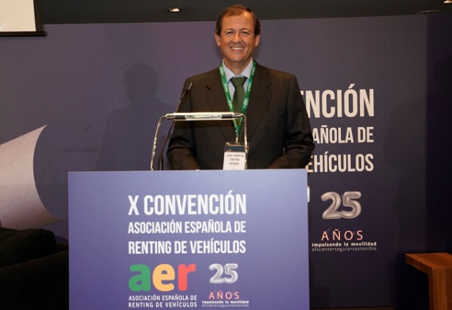 El presidente de la Asociación Española de Renting de Vehículos (AER), José-Martín Castro Acebes, en la X Convención de la Asociación Española de Renting en Madrid