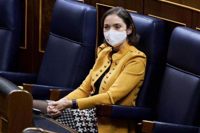 La ministra de Industria y Turismo, Reyes Maroto, en una sesión plenaria en el Congreso de los Diputados, a 23 de noviembre de 2021, en Madrid, (España).