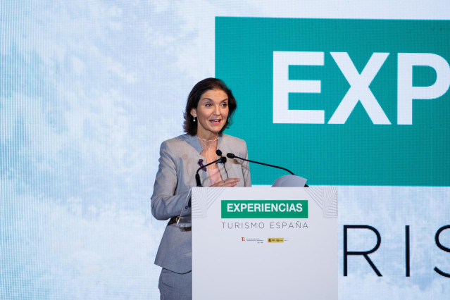 La ministra de Industria, Comercio y Turismo, Reyes Maroto, presenta la Estrategia de Creación, Innovación y Fortalecimiento de la Oferta País - Experiencias Turismo España, en el Museo del Traje, a 25 de noviembre de 2021, en Madrid, (España).
