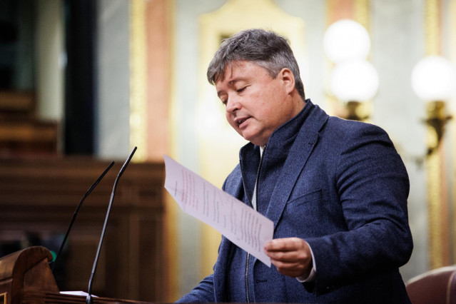 El portavoz de Justicia del PP en el Congreso, Luis Santamaría, interviene en una sesión plenaria en el Congreso de los Diputados, a 23 de noviembre de 2021, en Madrid, (España).