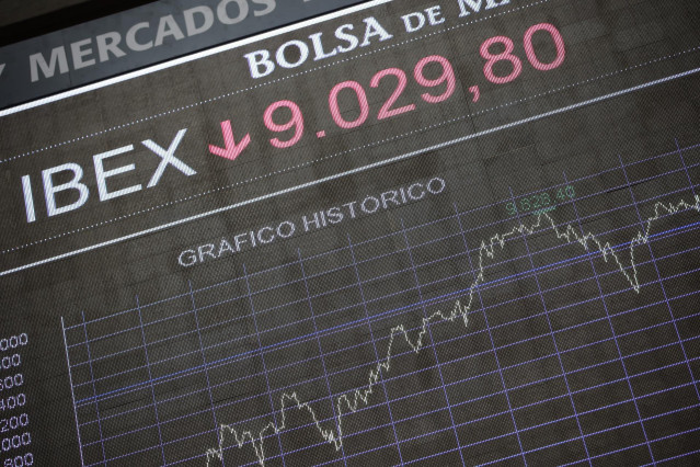 Archivo - Valores de la Bolsa en el Palacio de la Bolsa de Madrid, a 20 de septiembre de 2021, en Madrid, (España).