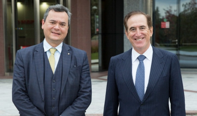 Archivo - Los presidentes de Banco do Brasil, Fausto de Andrade Ribeiro , y de Mapfre, Antonio Huertas