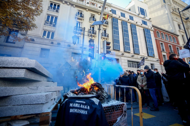 Funcionarios de prisiones de Tu Abandono Me Puede Matar durante la protesta frente a Instituciones Penitenciarias