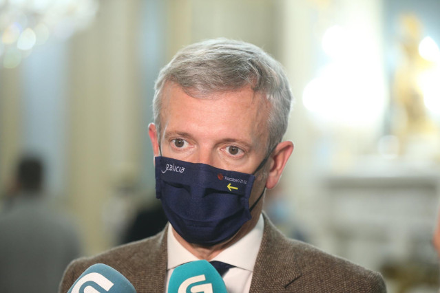 El vicepresidente gallego, Alfonso Rueda, responde a los medios en una reunión del Comité Preparatorio de Impulso y de Seguimiento de la Conferencia de Presidentes, en el Paseo de la Castellana, a 26 de noviembre de 2021, en Madrid, (España). Esta reunión