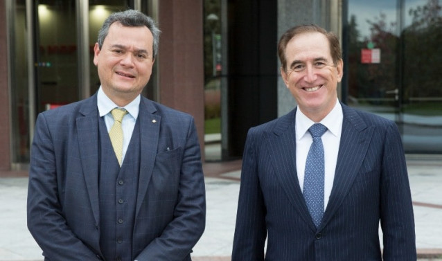 Archivo - Los presidentes de Banco do Brasil, Fausto de Andrade Ribeiro , y de Mapfre, Antonio Huertas