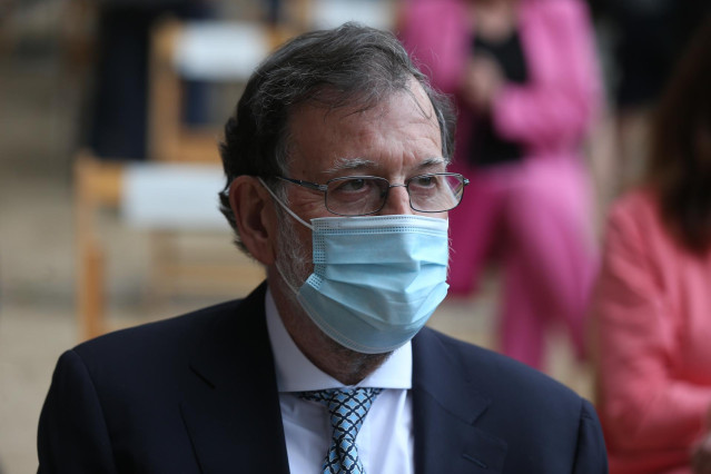 Archivo - El expresidente del Gobierno, Mariano Rajoy, durante la entrega del I Premio Rojana 'Alfredo Pérez Rubalcaba’, a 21 de junio de 2021, en la Fundación Felipe González, Madrid, (España).