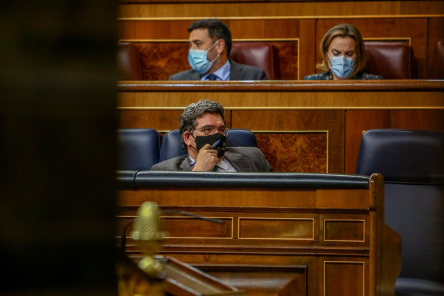 Archivo - El ministro de Seguridad Social, Inclusión y Migraciones, José Luis Escrivá, durante una sesión de control al Ejecutivo en el Congreso