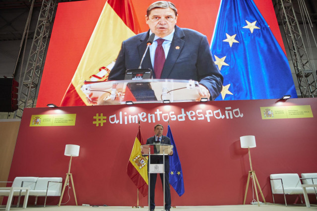 Archivo - El ministro de Agricultura, Pesca y Alimentación, Luis Planas, interviene en la XXXIV edición del Salón Gourmets en IFEMA, a 18 de octubre de 2021, en Madrid, (España). La Feria de Alimentación y Bebidas de Calidad Salón Gourmets llega hoy a los