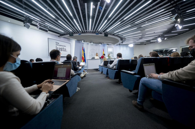 (I-D) La vicepresidenta segunda del Gobierno y ministra de Trabajo, Yolanda Díaz; la ministra Portavoz y de Política Territorial, Isabel Rodríguez; y la ministra de Educación y Formación Profesional, Pilar Alegría, comparecen en rueda de prensa posterior