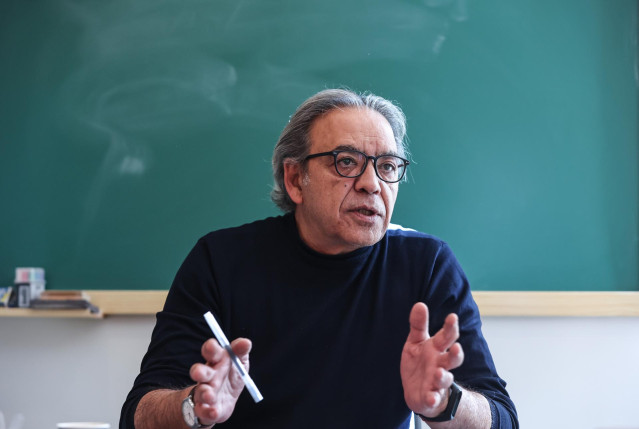 El portavoz del PSPV en les Corts Valencianes, Manolo Mata, durante una entrevista con Europa Press, a 25 de noviembre de 2021, en Valencia, Comunidad Valenciana (España).