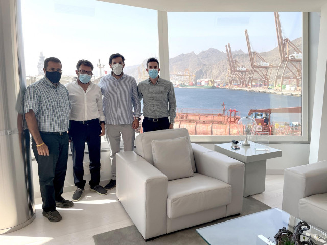 Archivo - El CEO de Hidramar  junto a los representantes de Capital Energy