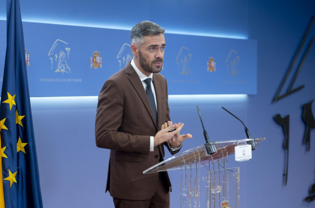 Archivo - El portavoz parlamentario del PSOE, Felipe Sicilia, en una rueda de prensa en el Congreso de los Diputados, a 29 de octubre de 2021, en Madrid (España)