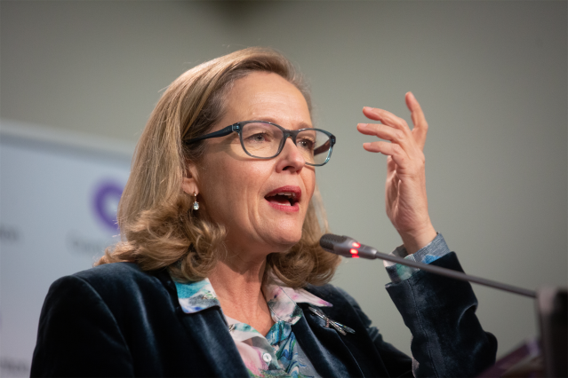 La vicepresidenta primera del Gobierno y ministra de Asuntos Económicos y Transformación Digital, Nadia Calviño, a 18 de noviembre de 2021, en Barcelona, Catalunya, (España)