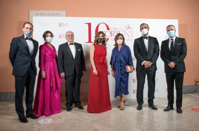 Archivo - Héctor Coronel, Gabriel García, Xandra Falcó, Almudena Maillo, Eduardo Fernández y Miguel Sanz durante la fiesta del décimo aniversario de Círculo Fortuny