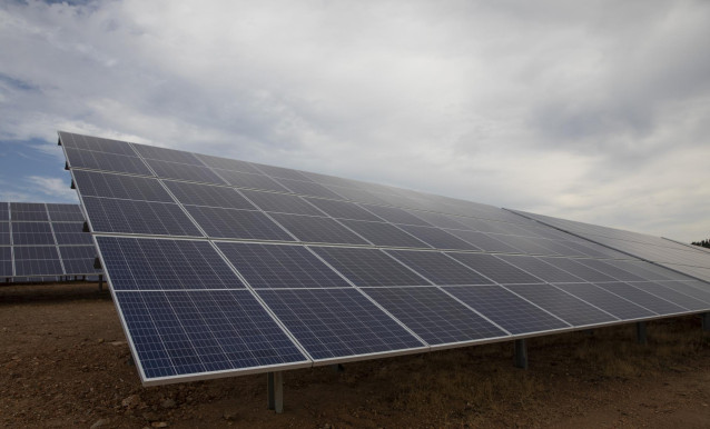 Archivo - Paneles solares