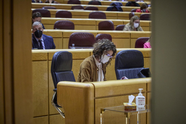 La ministra de Hacienda, María Jesús Montero, en una sesión de control al Gobierno en el Senado, a 16 de noviembre de 2021, en Madrid (España). Los grupos parlamentarios cuestionan al Gobierno en este pleno sus planteamientos para la renovación de los órg