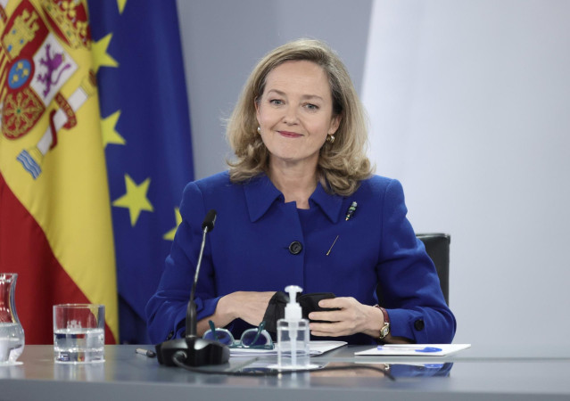 La vicepresidenta primera y ministra de Asuntos Económicos y Transformación Digital, Nadia Calviño, en una rueda de prensa tras la reunión del Consejo de Ministros, a 30 de noviembre de 2021, en Madrid (España).