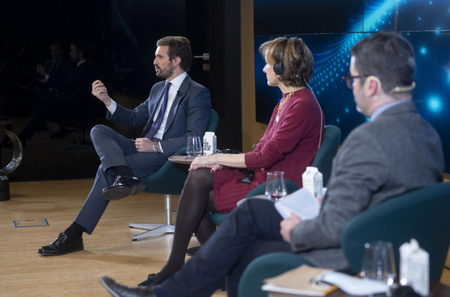 El presidente del PP, Pablo Casado, y la premio Pulitzer y periodista de The Atlantic, Anne Applebaum, participan en un diálogo bajo el título 