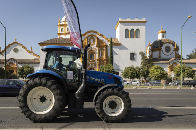 Archivo - Tractor