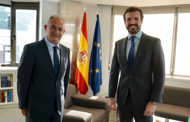 El líder del PP, Pablo Casado, se reúne con Averof Neofytou, presidente del partido de gobierno en Chipre.