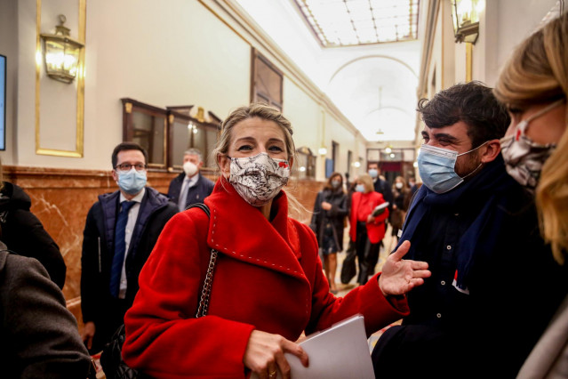 La vicepresidenta segunda del Gobierno, Yolanda Díaz, a su salida de una sesión plenaria en el Congreso