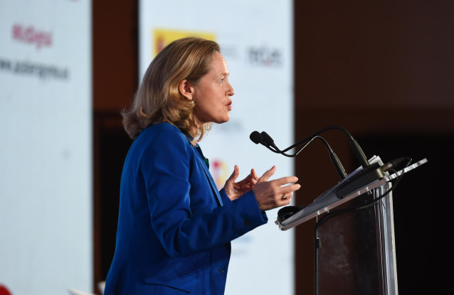 La vicepresidenta primera y ministra de Asuntos Económicos, Nadia Calviño, interviene en la presentación del Kit Digital, en Ifema Madrid, a 24 de noviembre de 2021, en Madrid (España). Se trata de un programa de ayudas económicas impulsado por el Ministe