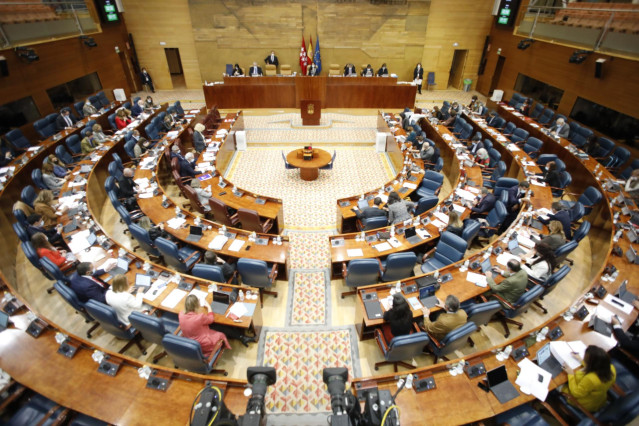Vista general del hemiciclo de la Asamblea de Madrid, durante una sesión de control al Gobierno de la Comunidad de Madrid, en la Asamblea de Madrid, a 18 de noviembre de 2021, en Madrid (España). El Pleno de la Asamblea de Madrid de este jueves centra su