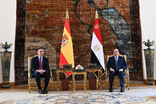 El presidente del Gobierno, Pedro Sánchez, y el presidente de Egipto, Abdelfatá al Sisi