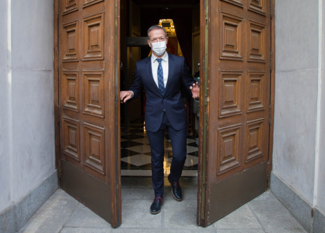 El presidente del Senado, Ander Gil, inaugura la jornada de puertas abiertas de la Cámara Alta.