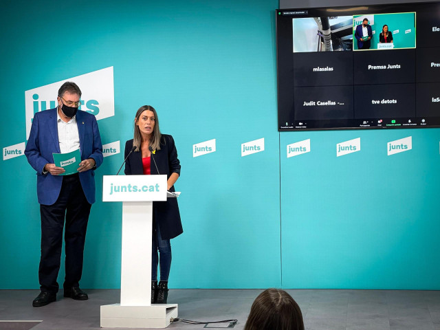 Archivo - La portavoz de Junts en el Congreso, Miriam Nogueras, y el portavoz de Junts en el Senado, Josep Lluís Cleries, en rueda de prensa