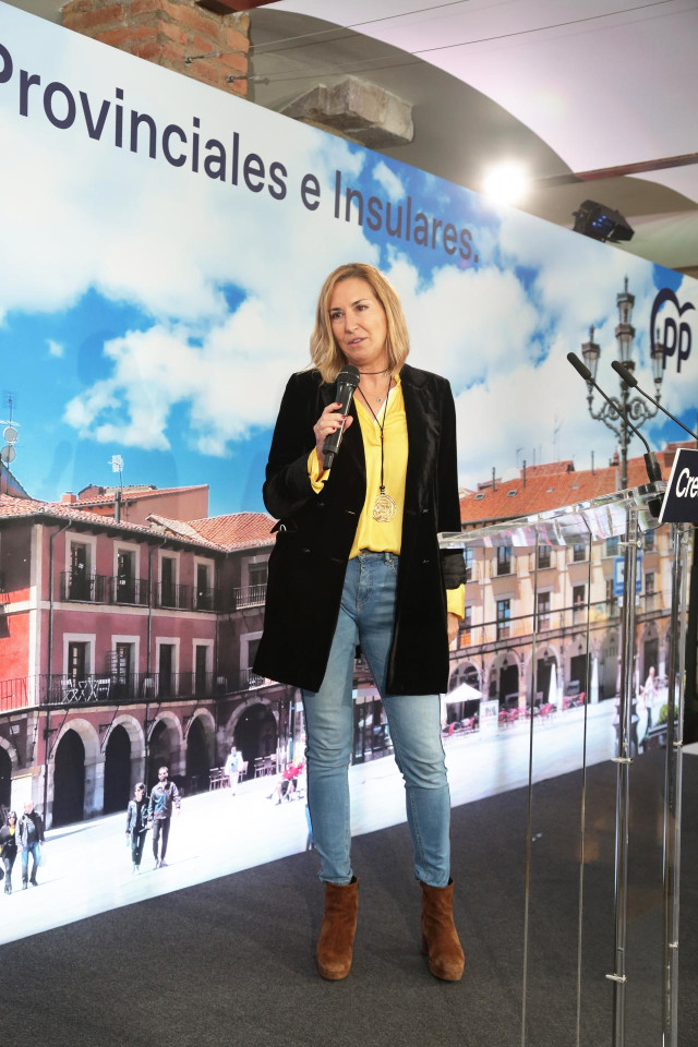 La vicesecretaria nacional de Organización del PP, Ana Beltrán, en el Encuentro de presidentes provinciales e insulares del PP, en el Salón de Actos de Casa Botines, a 27 de noviembre de 2021, en León, Castilla y León (España).