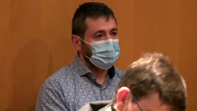 Pedro Luis Nieva, uno de los cuatro condenaos por la muerte del concejal de IU de Llanes, Javier Ardines, durante la lectura del fallo.